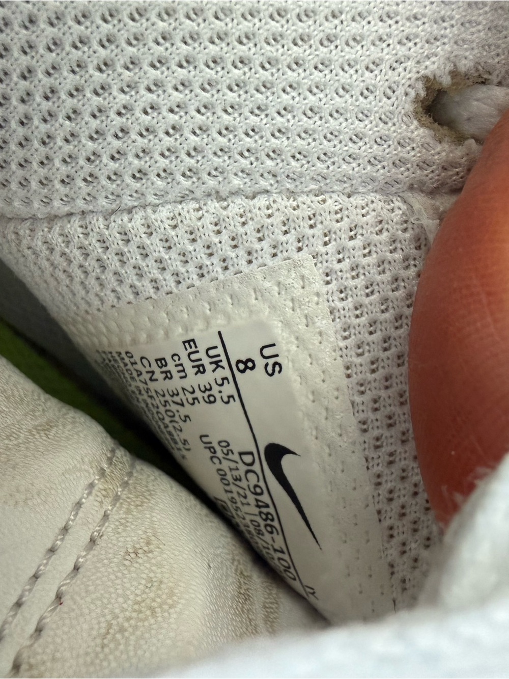 Nike Women’s White Sneakers with Pink Swoosh - Picture 6 of 6